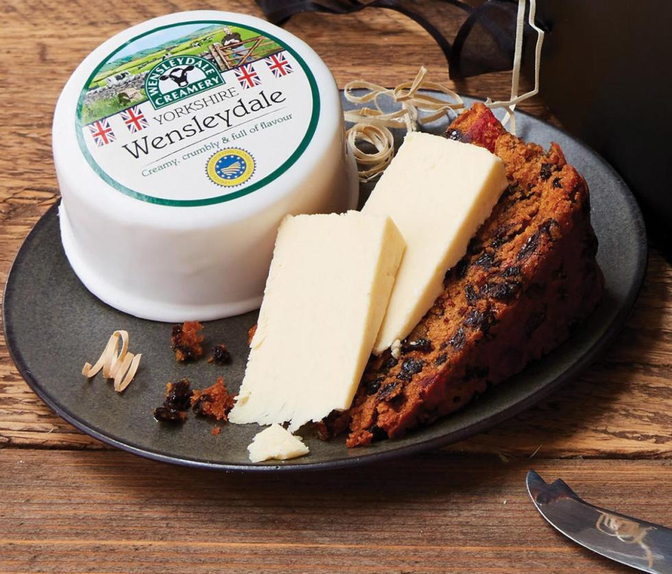 Fruit cake and cheese